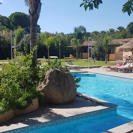 Ξενοδοχείο με διαμερίσματα Village 3*