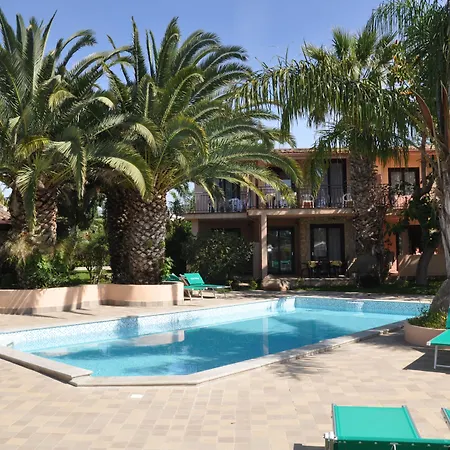 מלון דירות Village