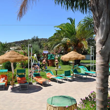 Village מלון דירות 3*