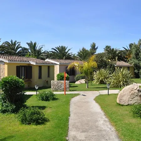 Village מלון דירות 3*