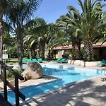 מלון דירות Village