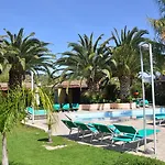 Village מלון דירות 3*