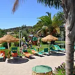 Village מלון דירות 3*