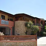 Village מלון דירות 3*