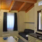 מלון דירות Village 3*