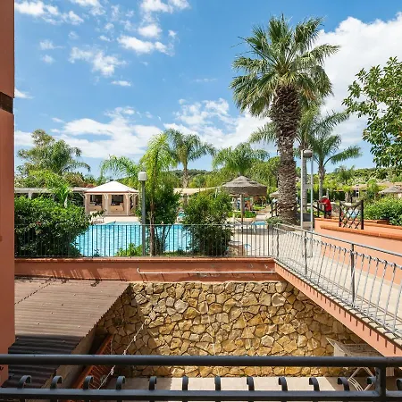 Village Apartahotel 3*