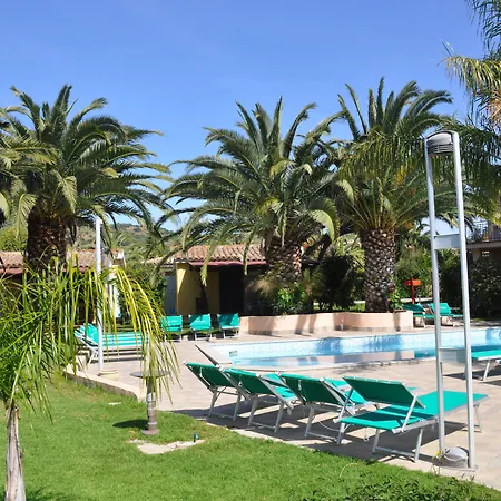 Village Apartahotel 3*