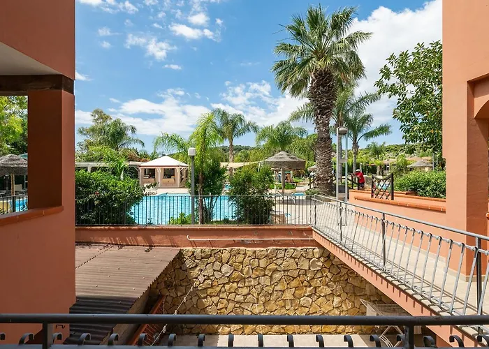 Village Apartahotel 3*